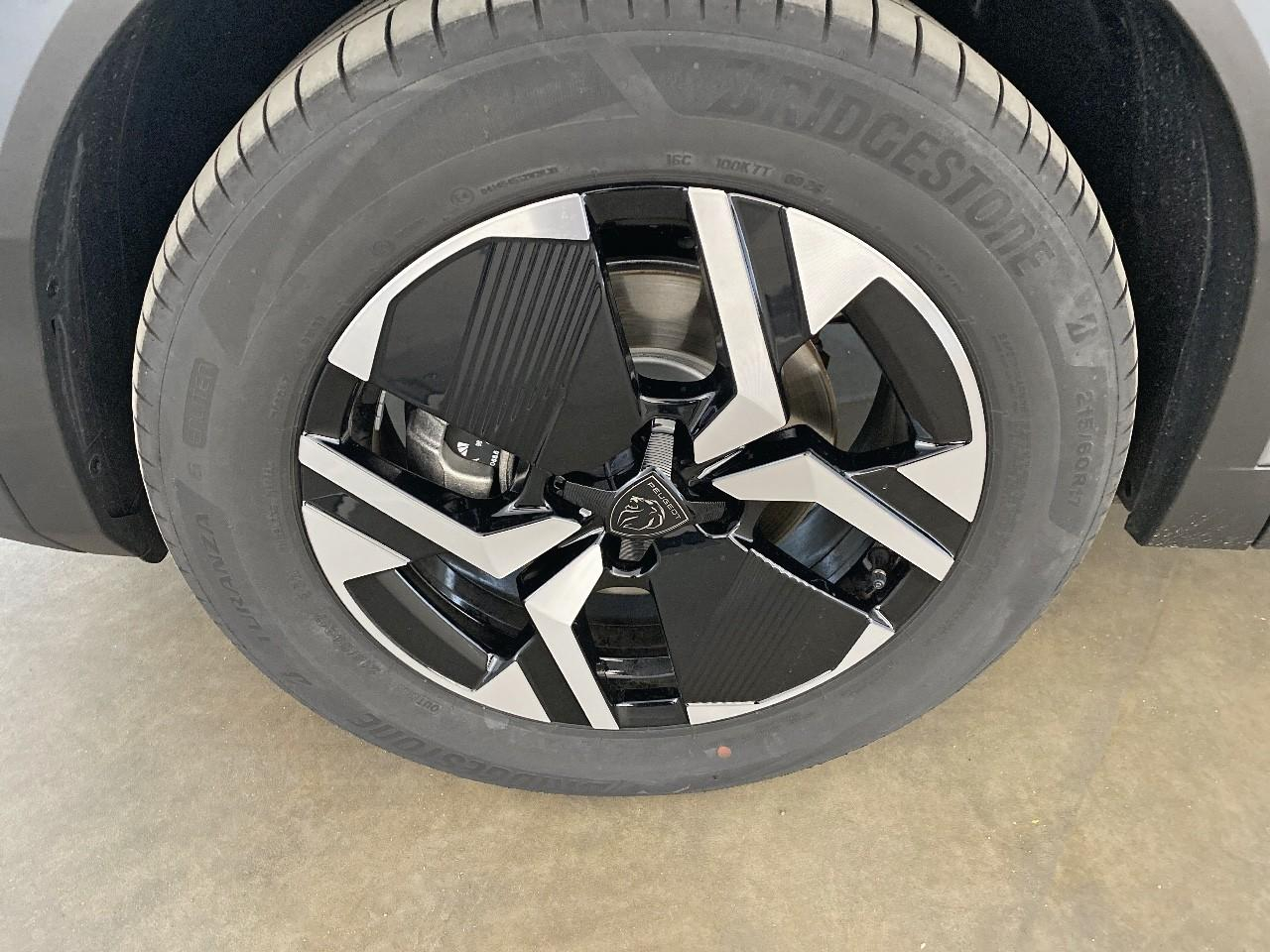 Peugeot 2008 hybrid 145 ch e-dcs6 allure — photo 11