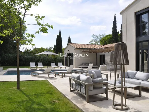 Le Mas Faustine à louer 7 chambres, piscine chauffée climatisation dans les Alpilles
