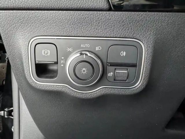 Mercedes Gla 200 d amg line — photo 34