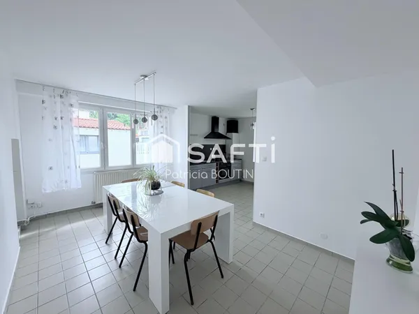 MAISON EN PIERRE 3 CHAMBRES + COUR A NIORT !