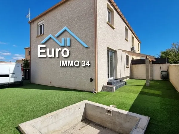 Maison 3 faces de 80 m² avec garage et extérieur
