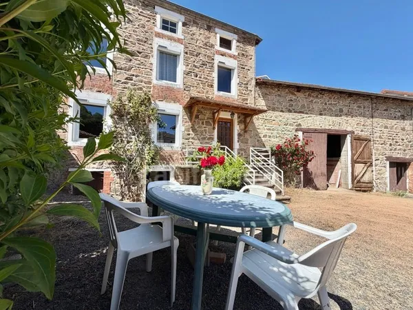 MAISON EN PIERRE DE 100 M2, 3 CHAMBRES, TERRAIN ATTENANT DE 371 M2 + 2450 M2 INDÉPENDANT, 200 M2 DE 