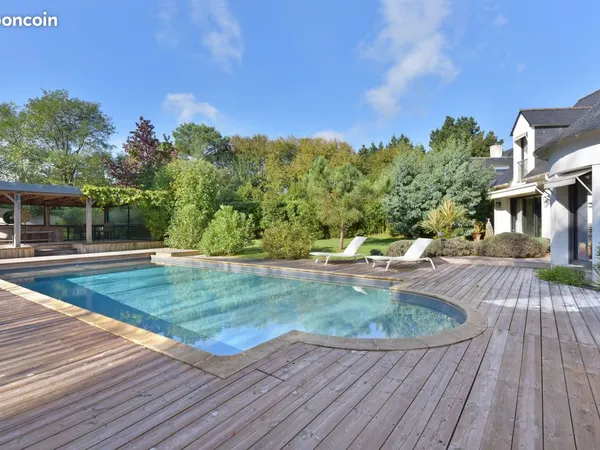 Maison 10 pièces 319 m²