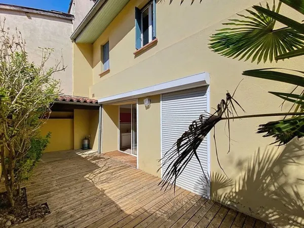 A Mazères 2 habitations, grand garage et terrasse
