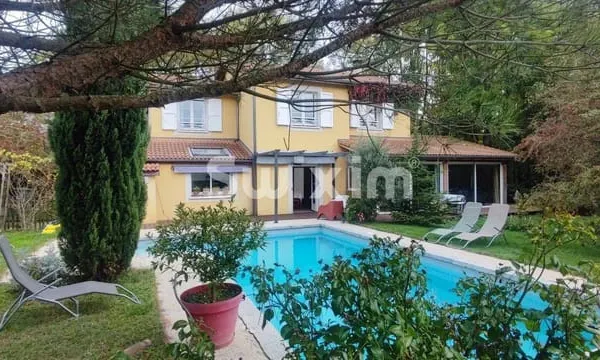 Maison 9 pièces 206 m²