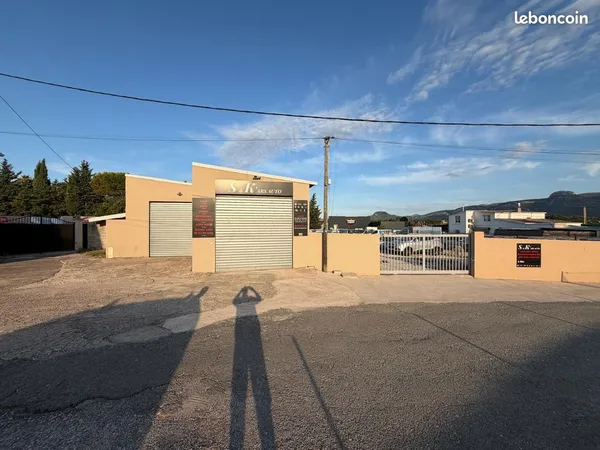 Local 150 m2 RN8 Les paluds Aubagne