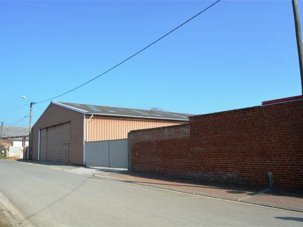 Local 1 pièce 600 m²