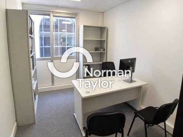 Bureaux 1751 m²