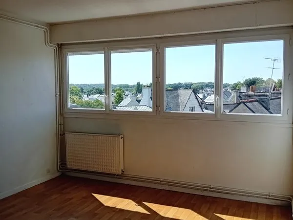Appartement T2 traversant de 46 m² avec balcon, garage et cave - Saint-Brieuc