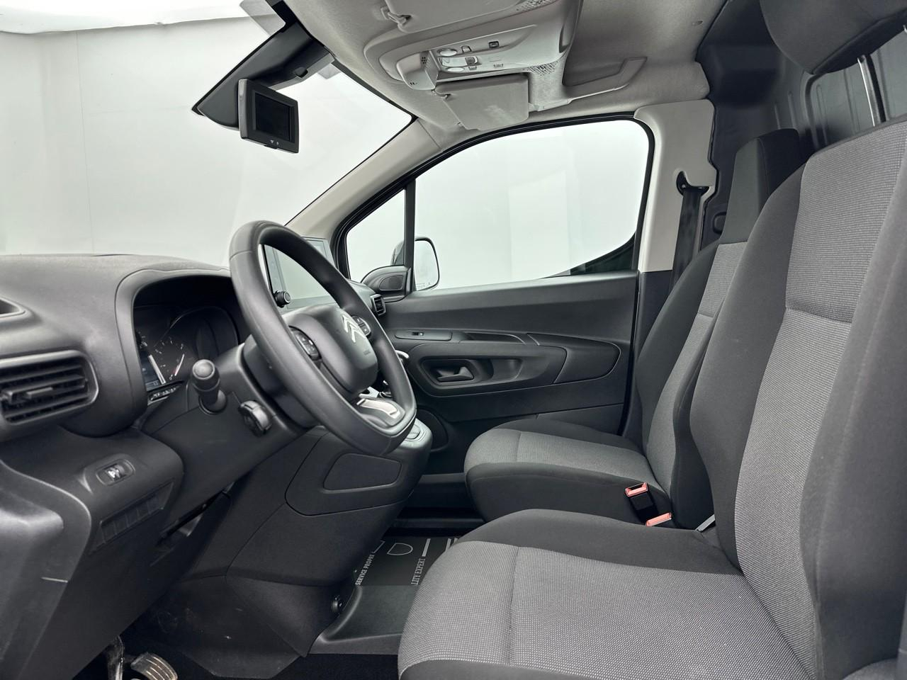 Citroën Berlingo van m 650 bluehdi 100 s&s bvm6 driver — photo 9