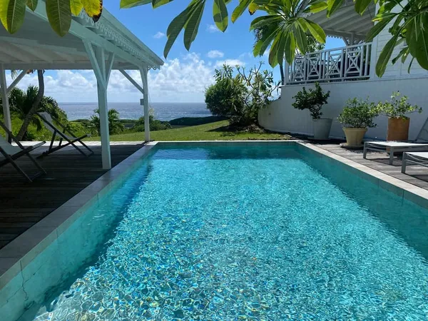 Villa avec piscine dans un quartier résidentiel - magnifique vue mer