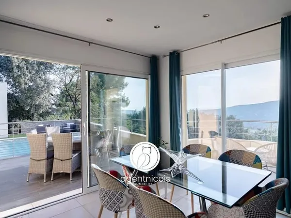Draguignan // Malmont - Villa : 5 pièces / Vue panoramique / Piscine / Au calme