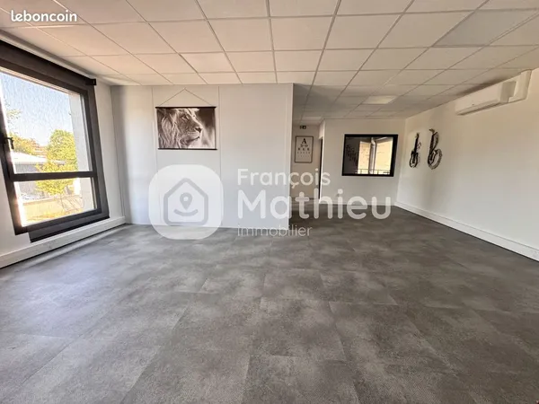 Bureaux 84 m² Saint-André-de-Corcy