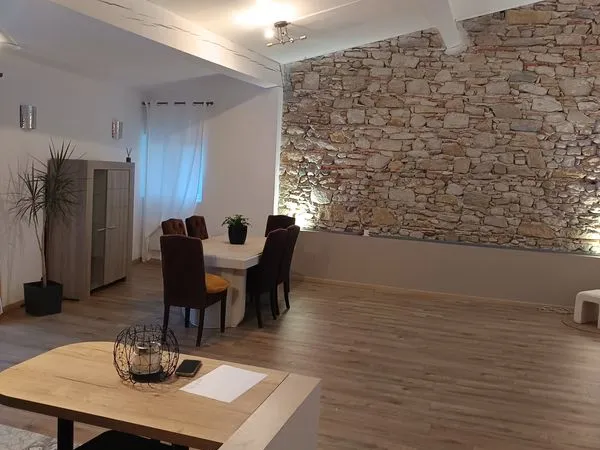 Maison rénovée avec cachet - 3 chambres, coin bureau -