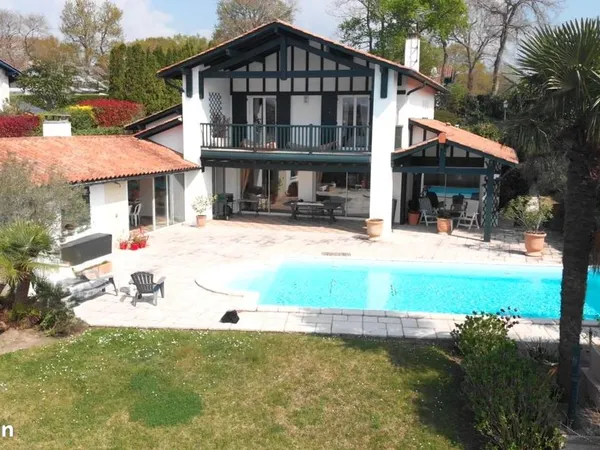 Bassussarry Propriété 200m² piscine Vue Rhune