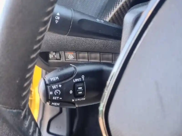 Peugeot 208 puretech 75 s&amp;s bvm5 — photo 23