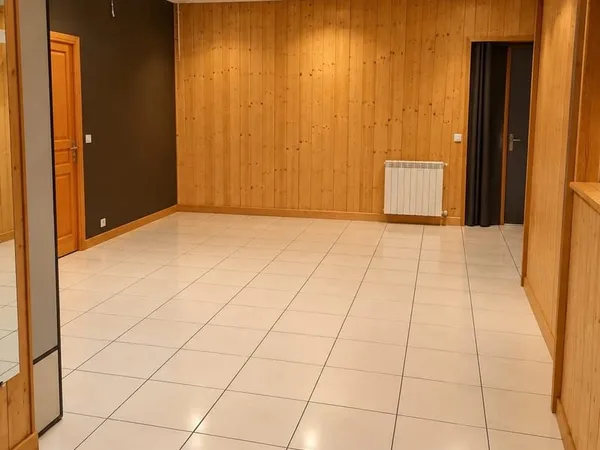 Local commercial 1 pièce 147 m²