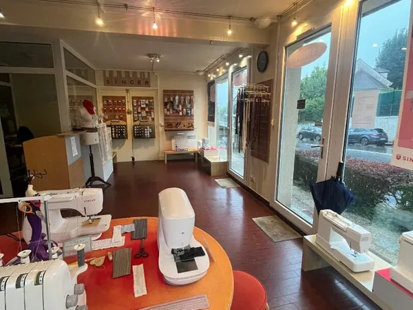 Local commercial Saint Germain En Laye 2 pièce(s) 72.52 m2