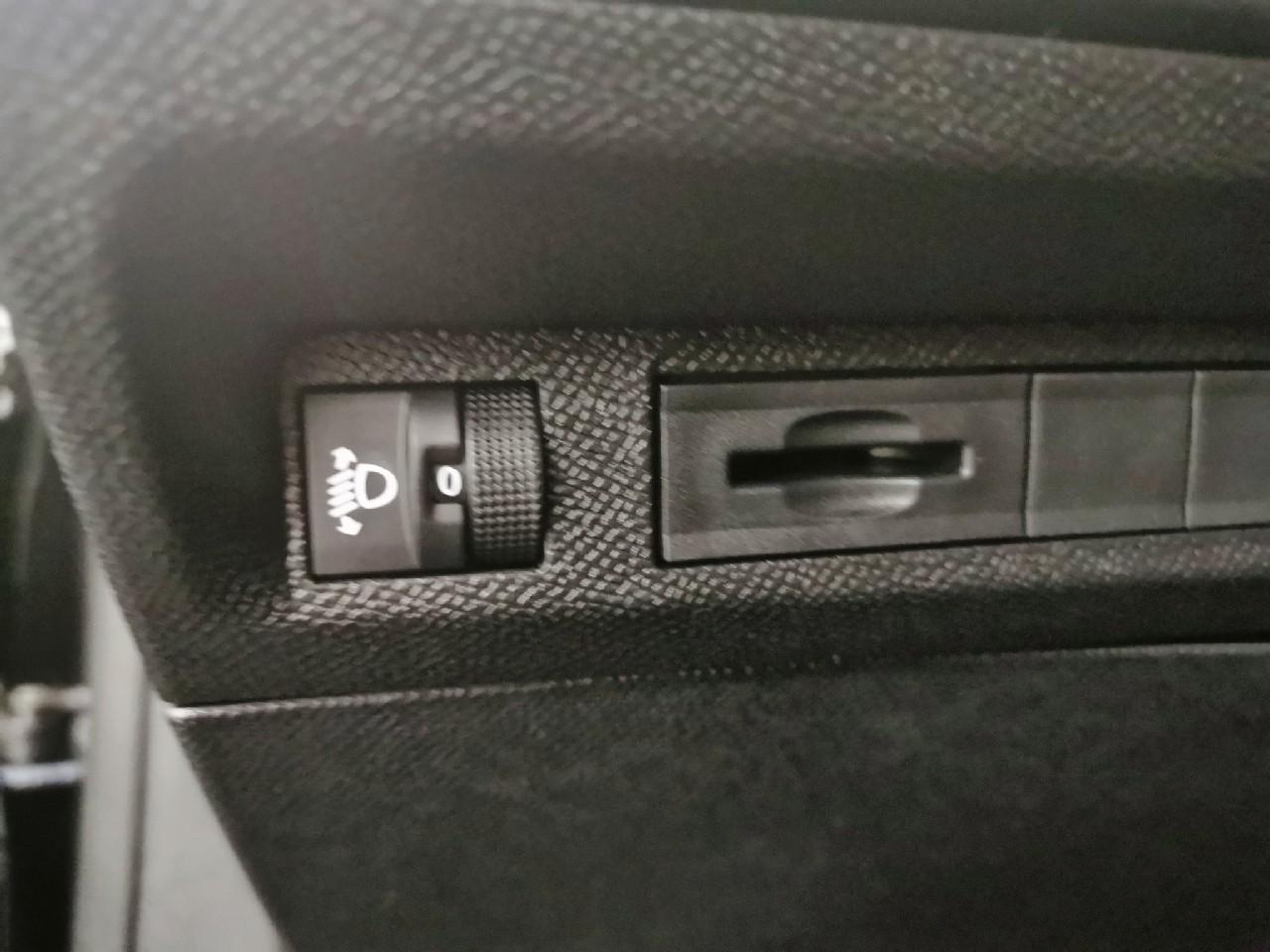 Peugeot 308 sw hybrid 145 e-dcs6 style — photo 27