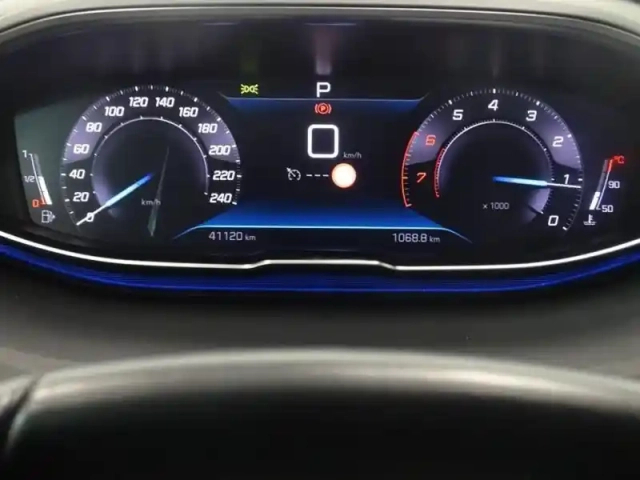 Peugeot 3008 1.2 puretech 130ch s&amp;s allure eat8 — photo 14