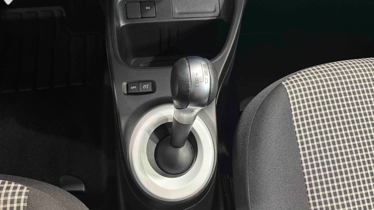 Renault Twingo III E-Tech — photo 19