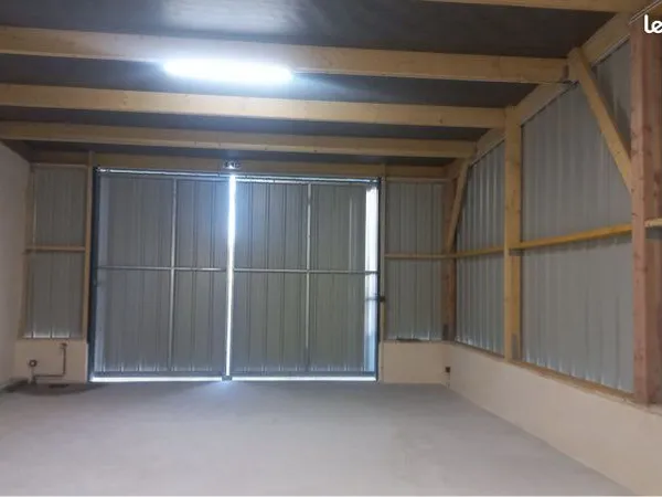 Commerce Location Monthuchon  100m² 550€