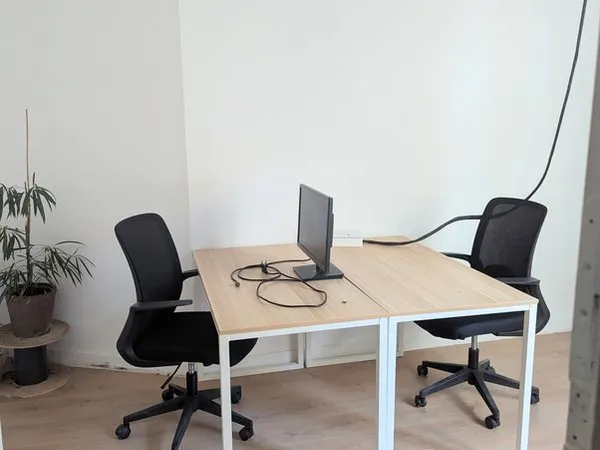 Bureau fermé dans espace de co-working