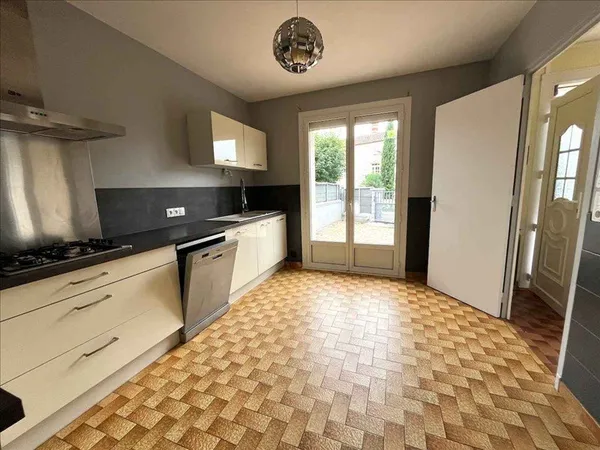 Appartement - RDC - 101 m2 - 3 pièces - Non meublé