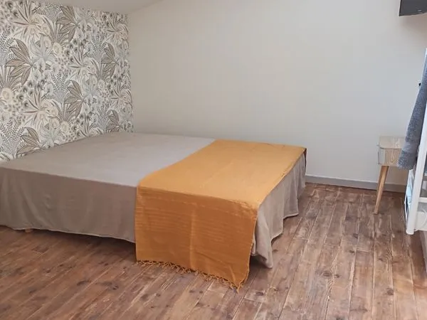 Chambre meublée