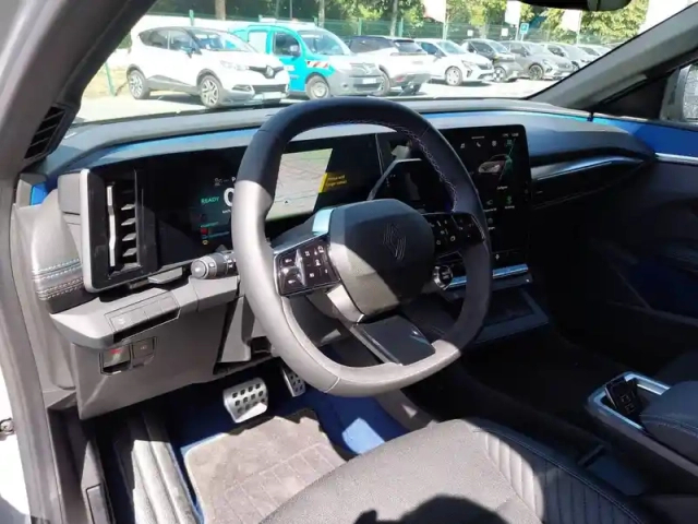 Renault Megane e-tech 220 ch autonomie confort — photo 11