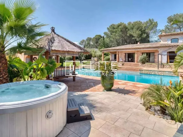 Maison 8 pièces 278 m²