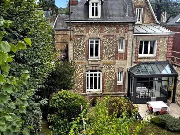 Maison 11 pièces 195 m²