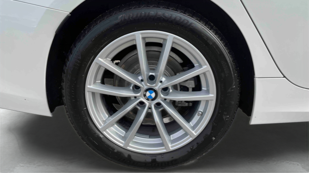 BMW Touring 318i 156 ch BVA8 — photo 19