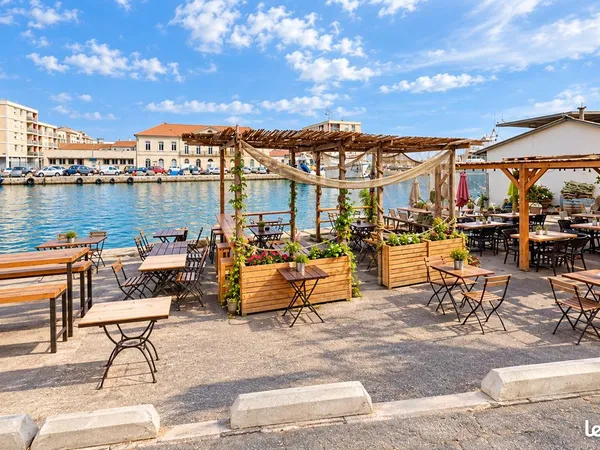 ⭐⭐⭐ murs et fonds - restaurant d'angle face au canal - sète