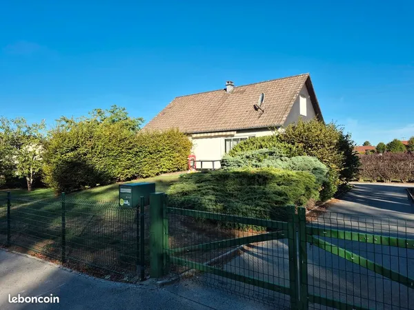 Maison familiale de 4 chambres sur terrain clos et arboré de 10 ares