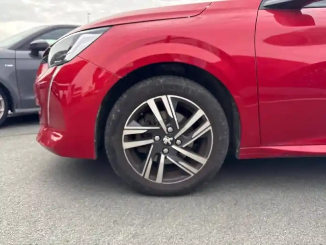 Peugeot 208 puretech 100 s&amp;s eat8 — photo 13