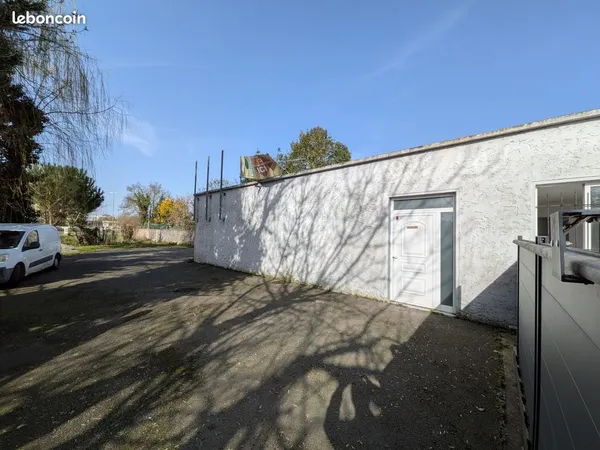 Local 100 m² Cenon