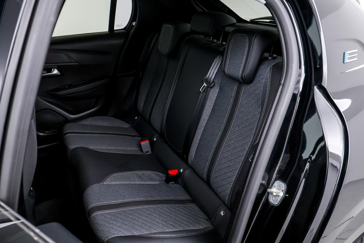 Peugeot 208 — photo 31