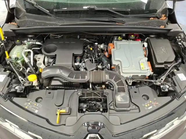 Renault Captur e-tech plug-in 160 — photo 13