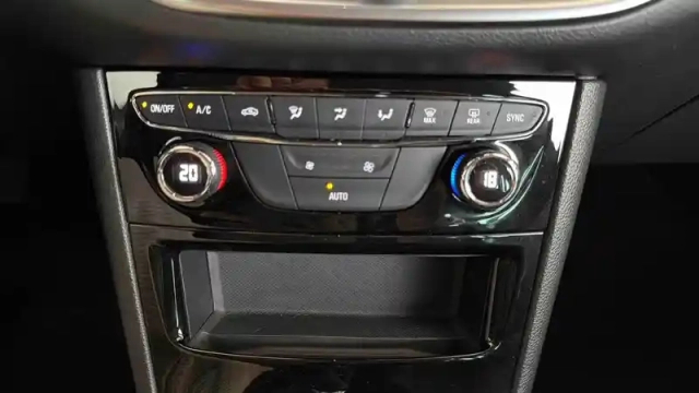 Opel Astra 1.2 turbo 130 ch bvm6 — photo 21