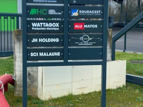 Hall avec bureau à louer