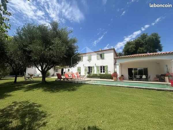 Maison 5 pièces 210 m²