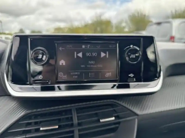 Peugeot 208 puretech 75 s&amp;s bvm5 like — photo 11