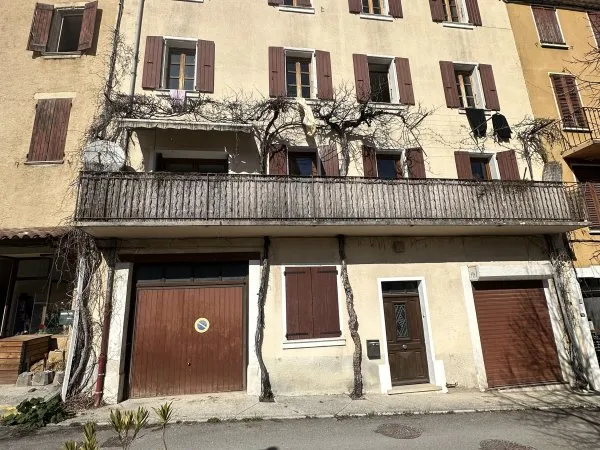 Vends grande maison de village - division possible