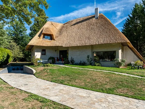 Maison contemporaine de charme avec piscine à 35 minutes de Paris