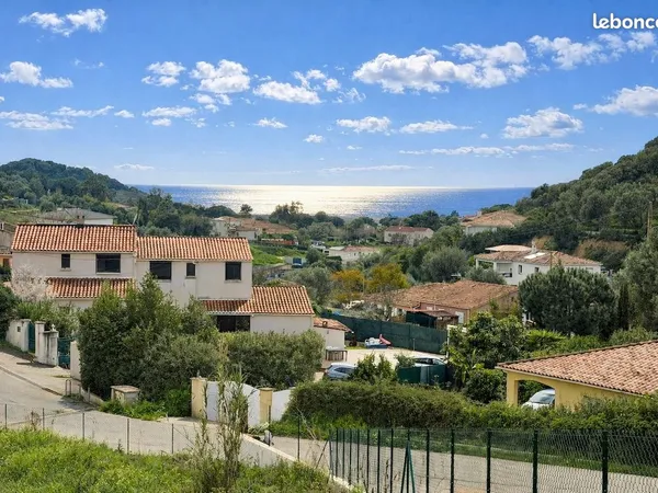 Terrain constructible 1150 m² | Vue mer