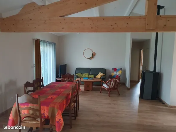 Maison bois recente meublée