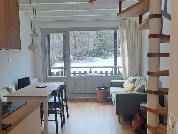 T3 DUPLEX RÉNOVÉ - 6 COUCHAGES - BALCON 5 m² - PISTES À 100 M - PISCINE