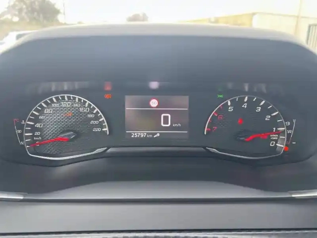Peugeot 208 puretech 100 s&amp;s bvm6 — photo 12