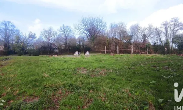 Terrain 547 m²